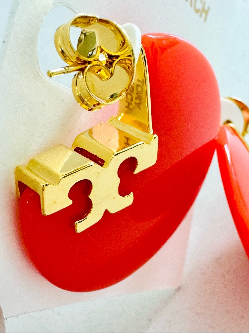 Authentic Tory Burch Bright Coral Gold Logo Disc Earrings (OS) - Picture 2 of 5